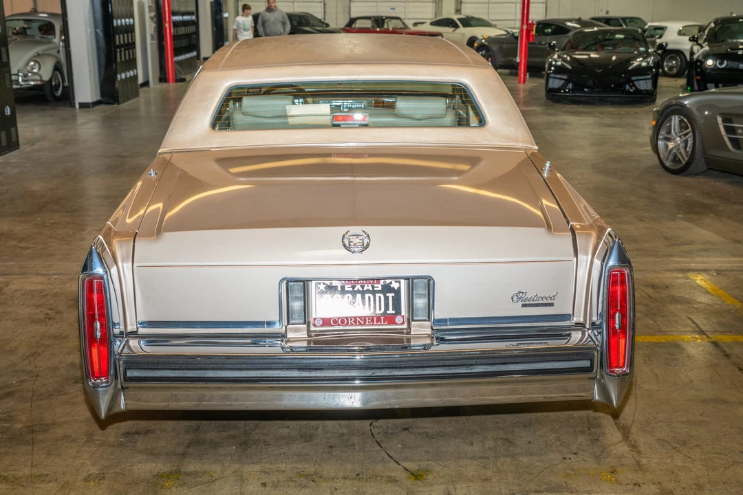 1986 Cadillac Brougham - Image 22 of 31