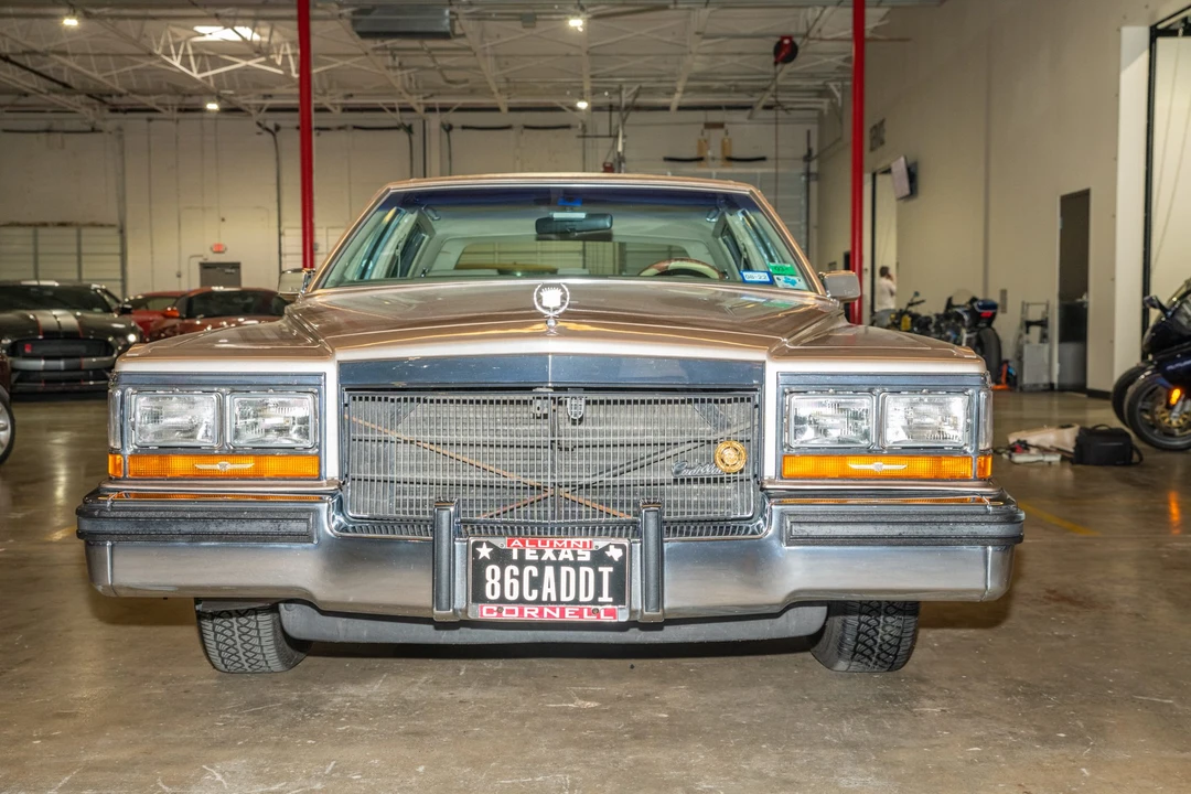 1986 Cadillac Brougham - Image 28 of 31