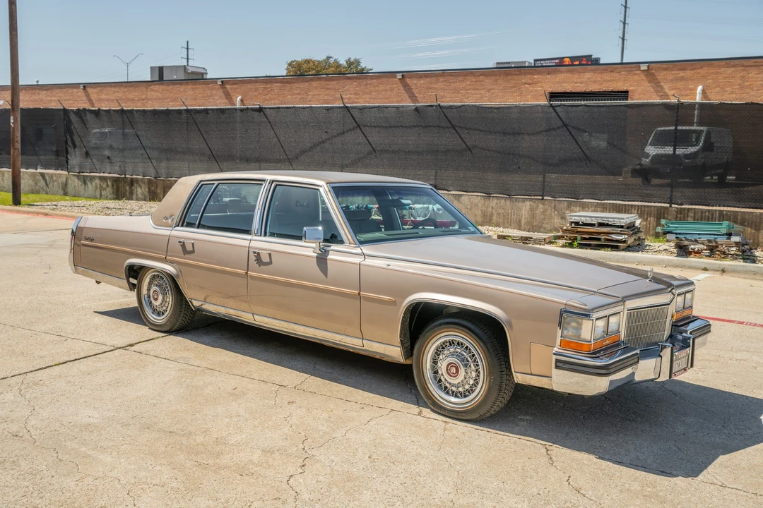 1986 Cadillac Brougham - Image 2 of 31