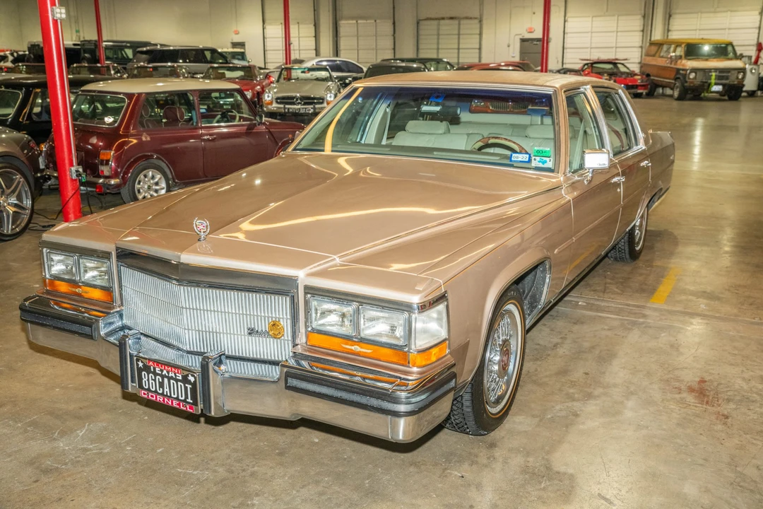 1986 Cadillac Brougham - Image 17 of 31