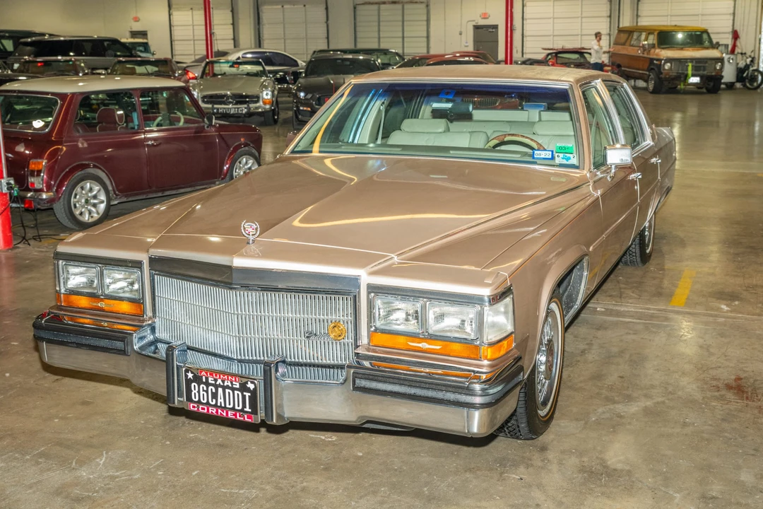 1986 Cadillac Brougham - Image 16 of 31