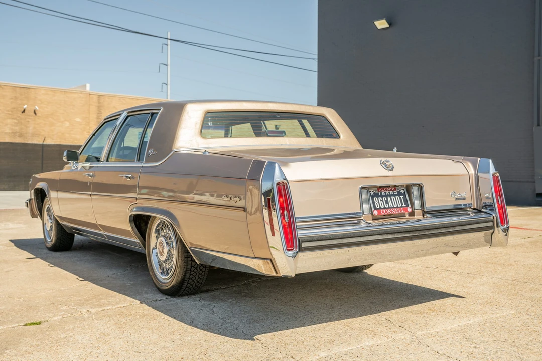 1986 Cadillac Brougham - Image 9 of 31