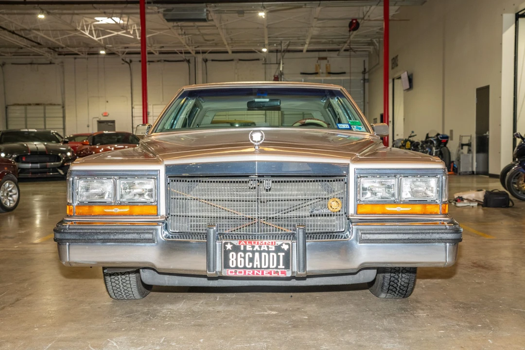 1986 Cadillac Brougham - Image 27 of 31