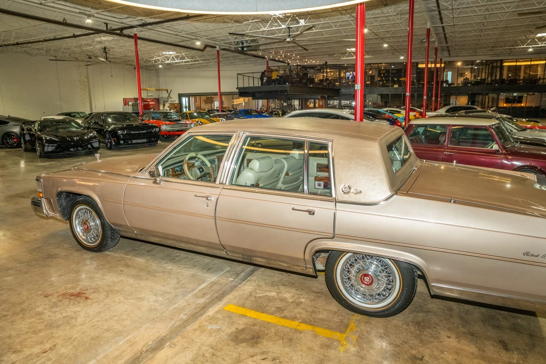 1986 Cadillac Brougham - Image 19 of 31