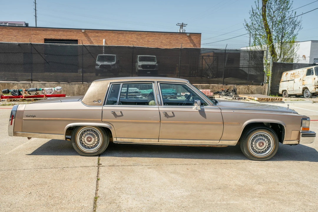 1986 Cadillac Brougham - Image 12 of 31