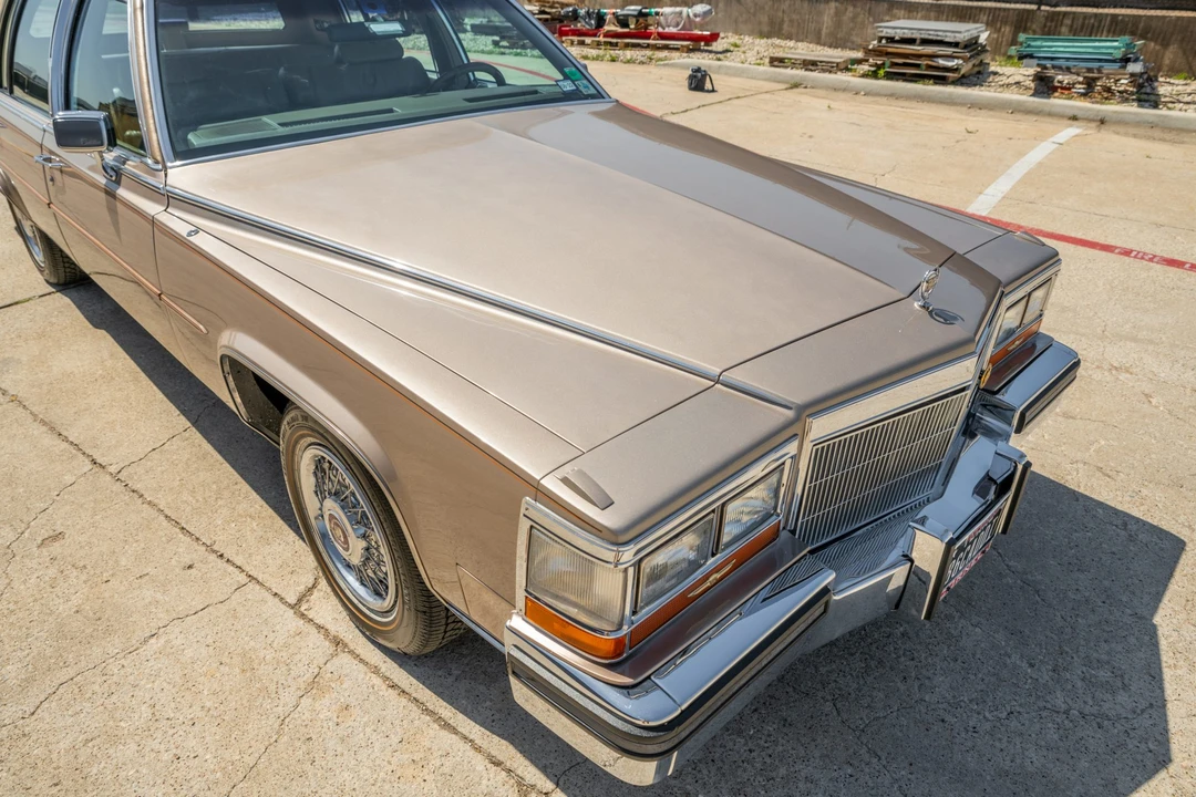 1986 Cadillac Brougham - Image 30 of 31