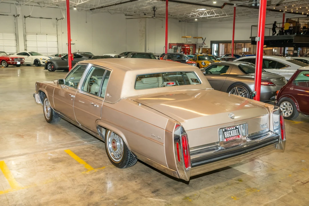 1986 Cadillac Brougham - Image 20 of 31