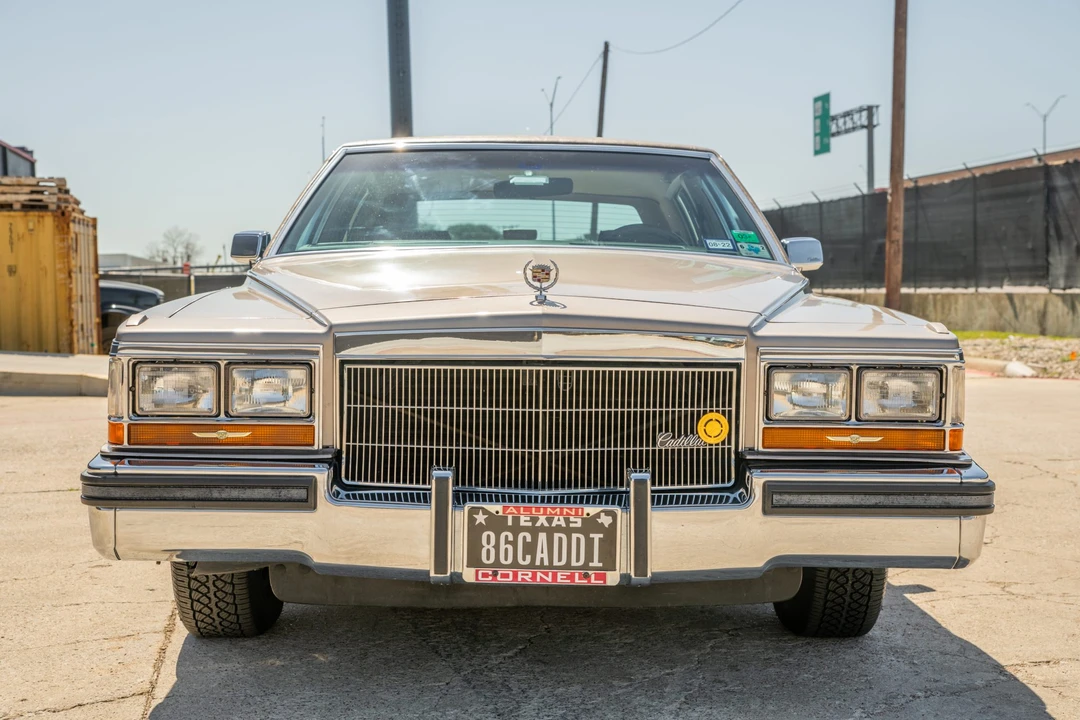 1986 Cadillac Brougham - Image 4 of 31