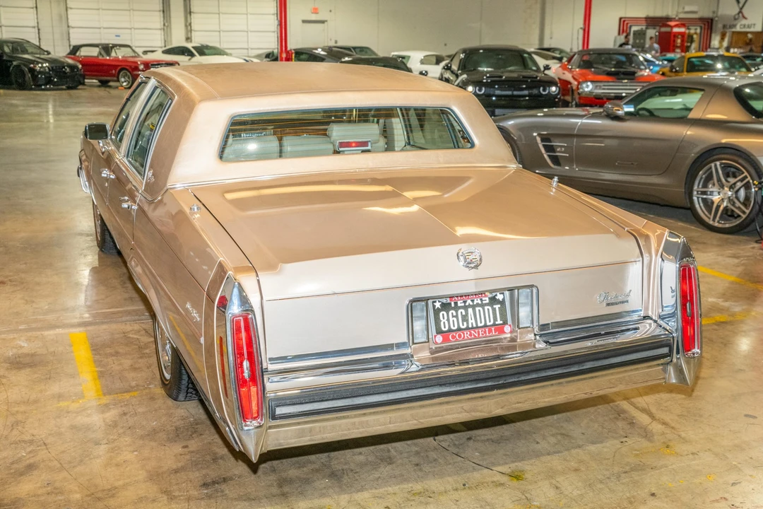 1986 Cadillac Brougham - Image 21 of 31