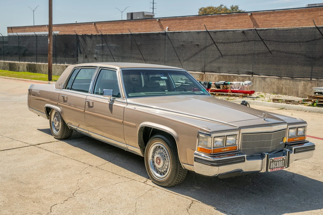 1986 Cadillac Brougham - Image 3 of 31