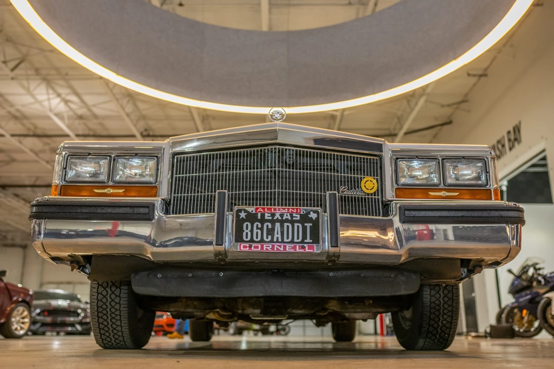 1986 Cadillac Brougham - Image 29 of 31