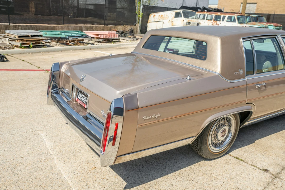 1986 Cadillac Brougham - Image 15 of 31