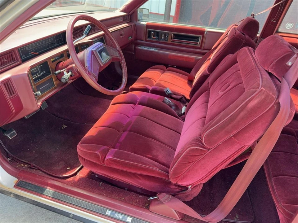 1986 Cadillac DeVille 6th Gen - Image 17 of 31