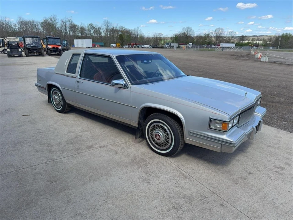 1986 Cadillac DeVille 6th Gen - Image 2 of 31
