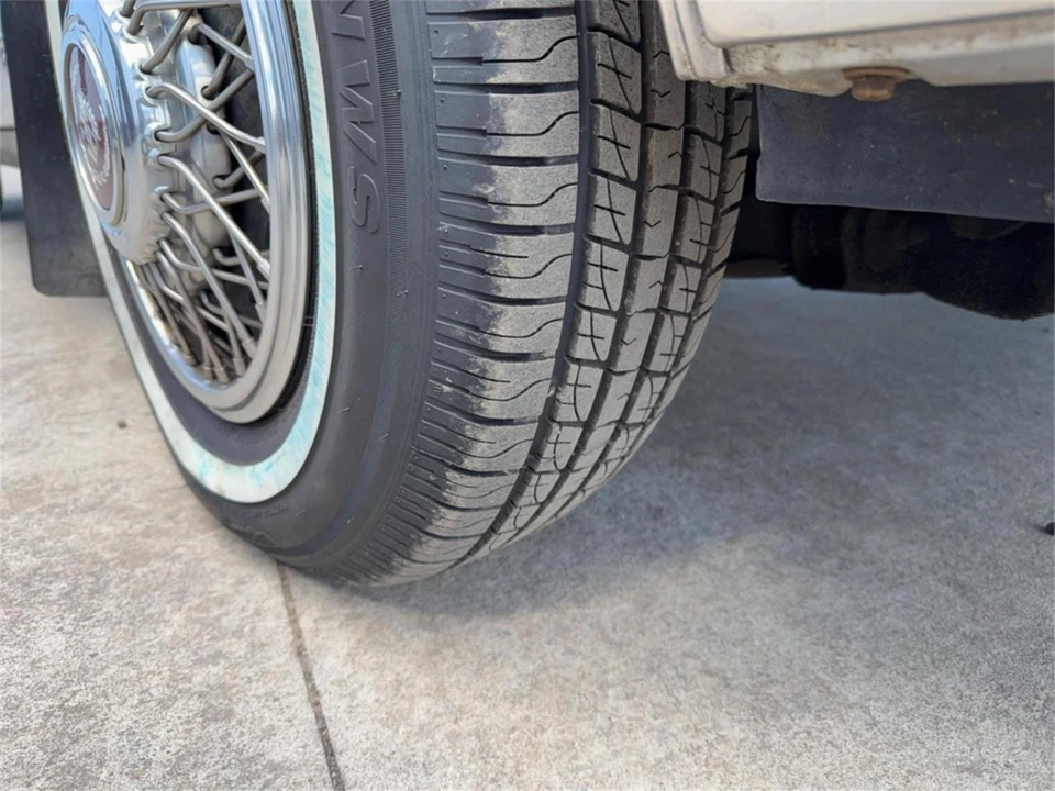 1986 Cadillac DeVille 6th Gen - Image 10 of 31