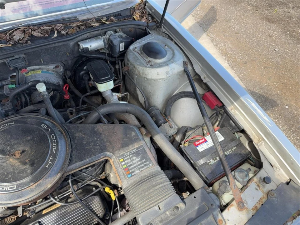 1986 Cadillac DeVille 6th Gen - Image 15 of 31