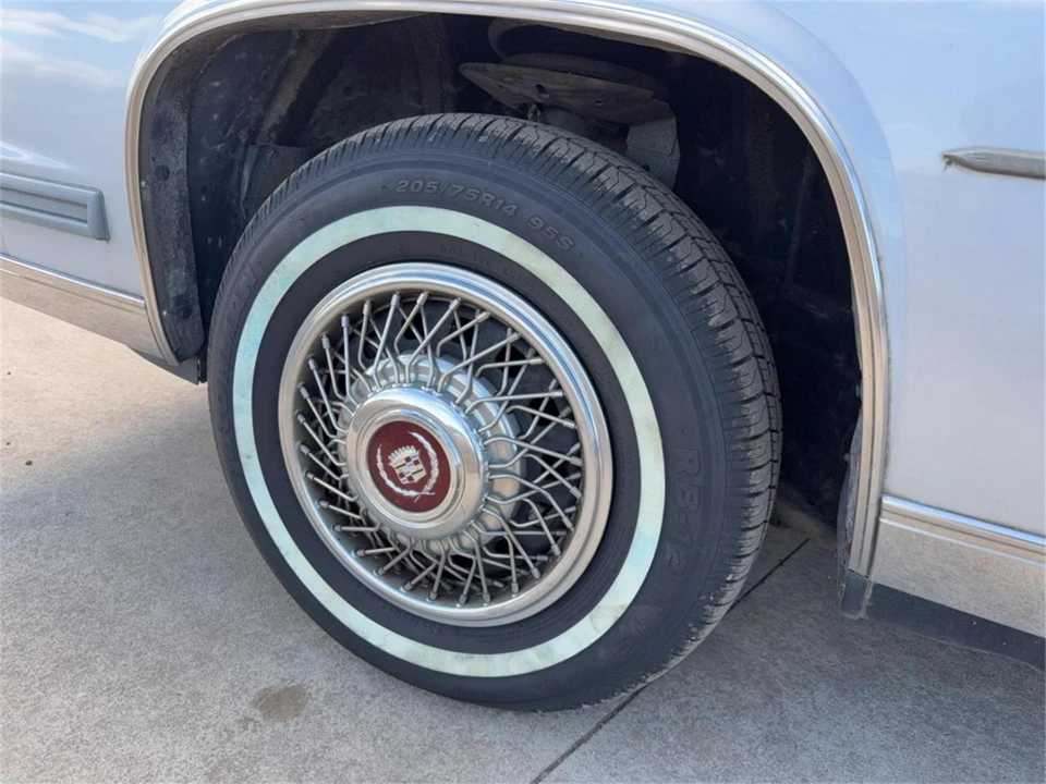 1986 Cadillac DeVille 6th Gen - Image 7 of 31