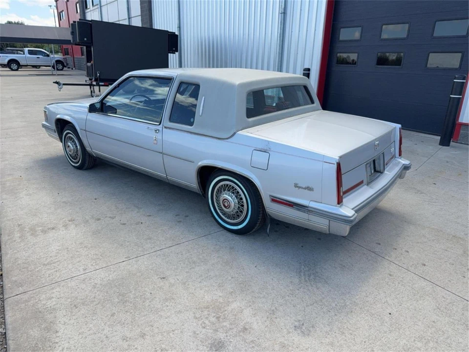 1986 Cadillac DeVille 6th Gen - Image 4 of 31