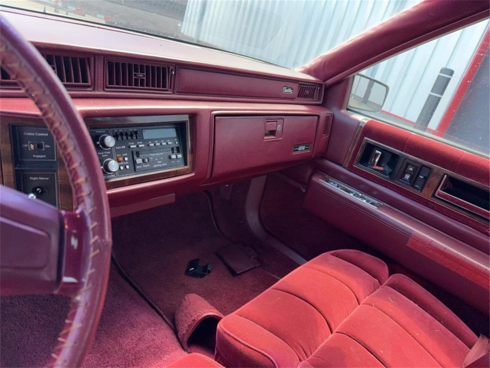 1986 Cadillac DeVille 6th Gen - Image 20 of 31