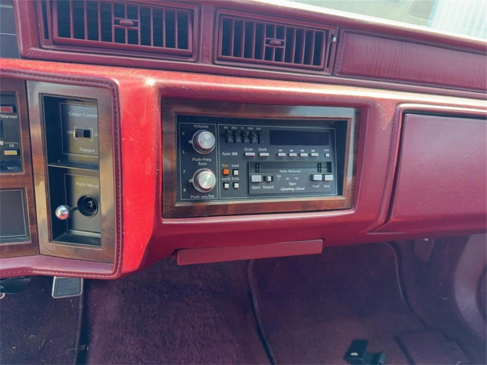 1986 Cadillac DeVille 6th Gen - Image 21 of 31