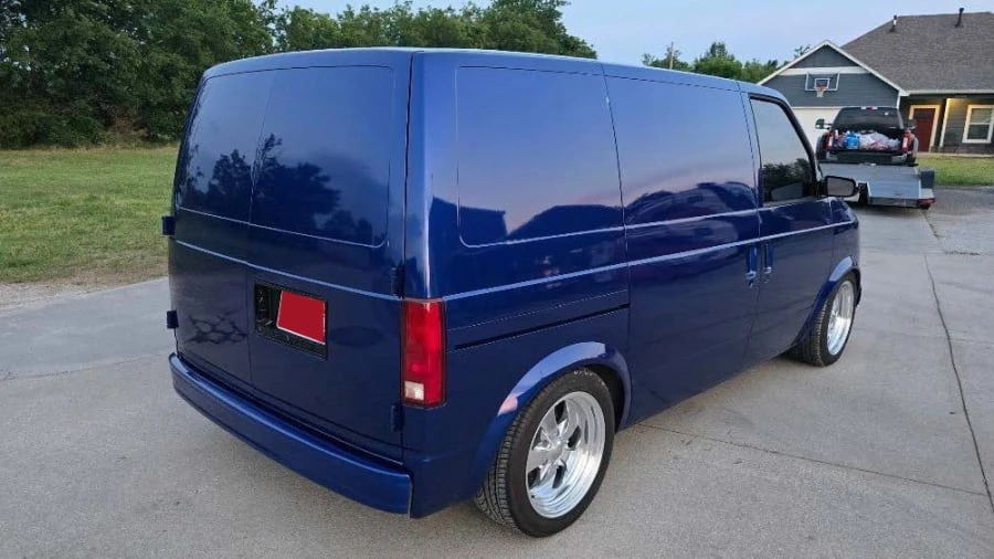1986 Chevrolet Astro - Image 3 of 4