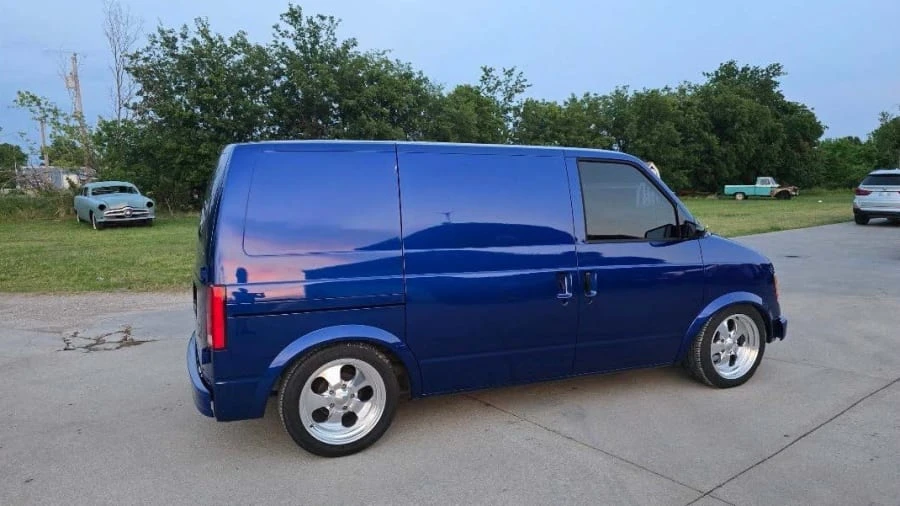 1986 Chevrolet Astro - Image 4 of 4