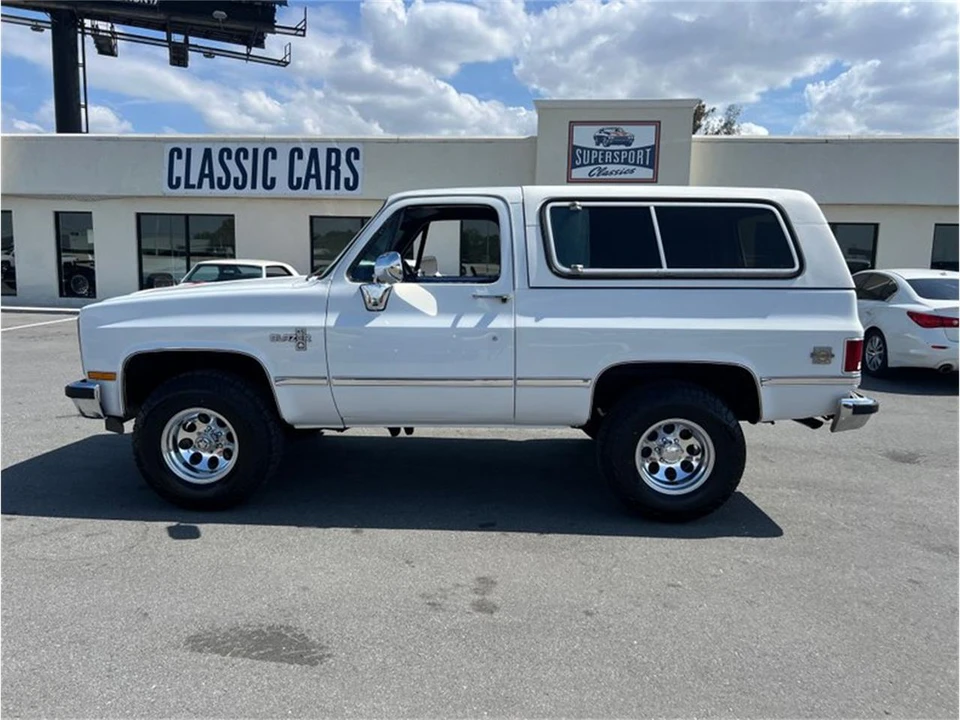 1986 Chevrolet K5 Blazer 2nd Gen - Image 2 of 30