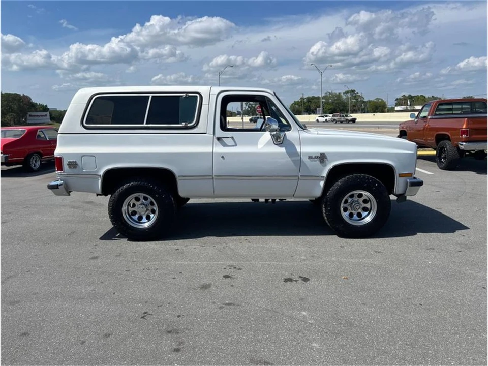 1986 Chevrolet K5 Blazer 2nd Gen - Image 6 of 30