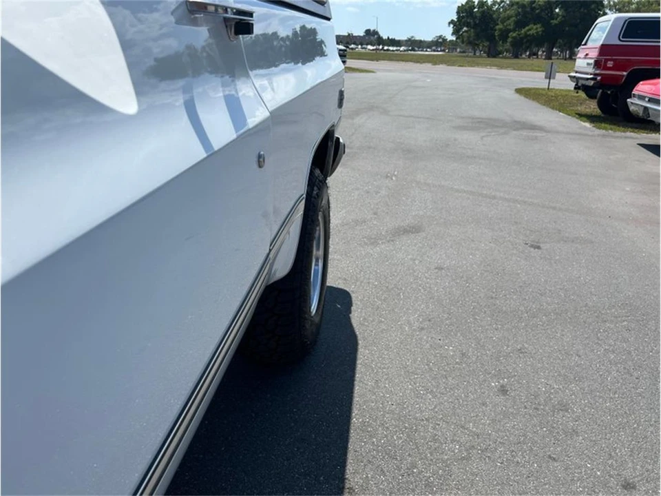 1986 Chevrolet K5 Blazer 2nd Gen - Image 24 of 30
