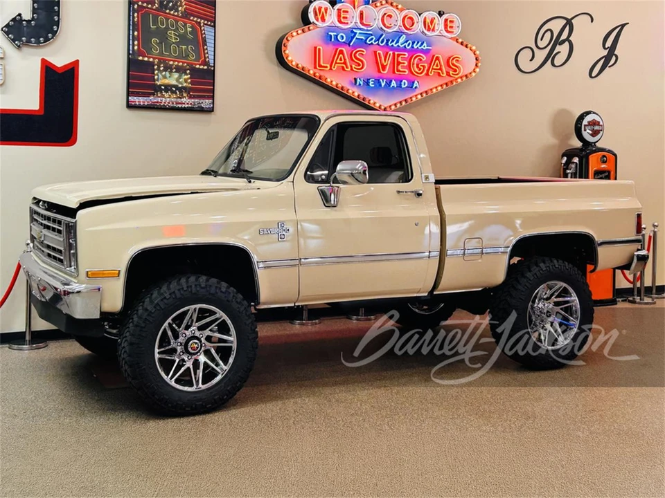1986 Chevrolet K5 Blazer 2nd Gen - Image 2 of 5