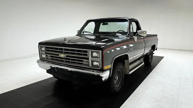 1986 Chevrolet C-10 Silverado 4x2 Long Bed Pickup