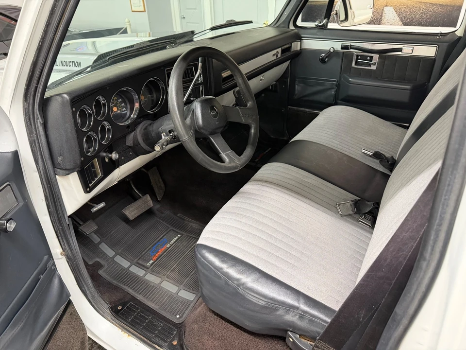 1986 Chevrolet - Image 17 of 31
