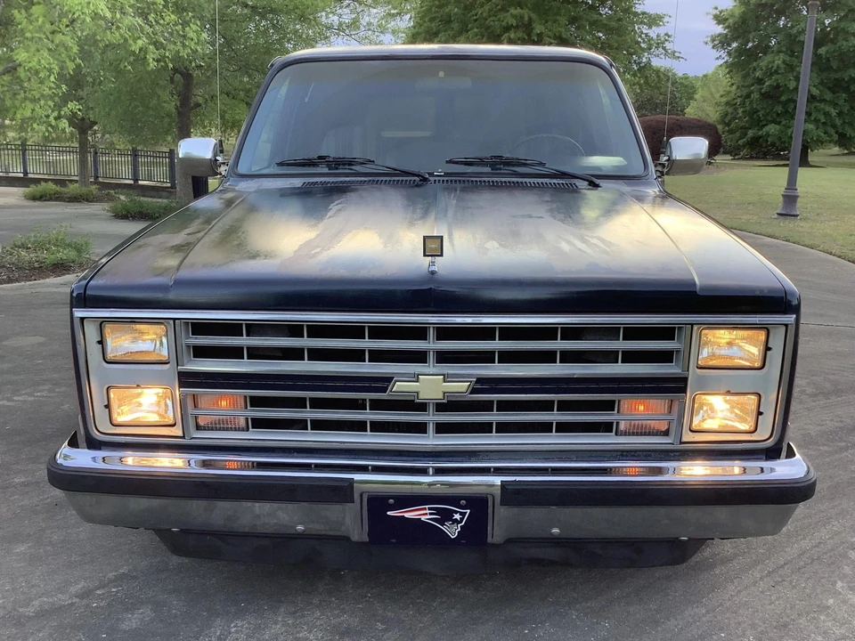1986 Chevrolet Suburban 7th Gen - Image 27 of 31