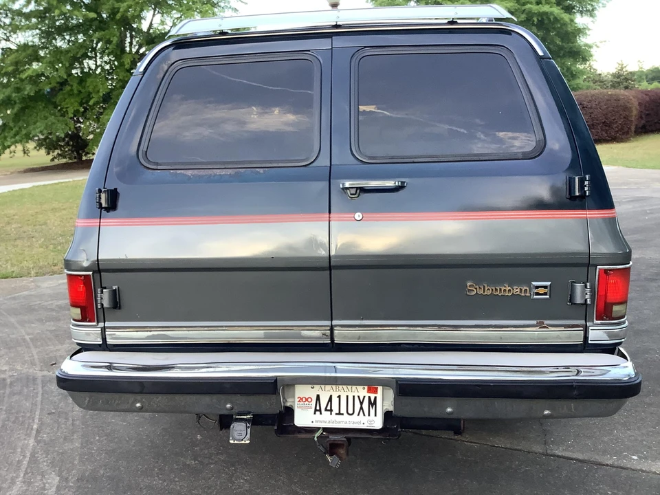 1986 Chevrolet Suburban 7th Gen - Image 22 of 31