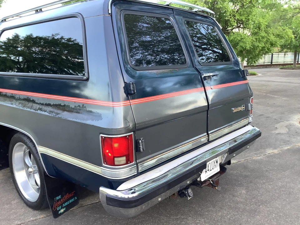 1986 Chevrolet Suburban 7th Gen - Image 30 of 31