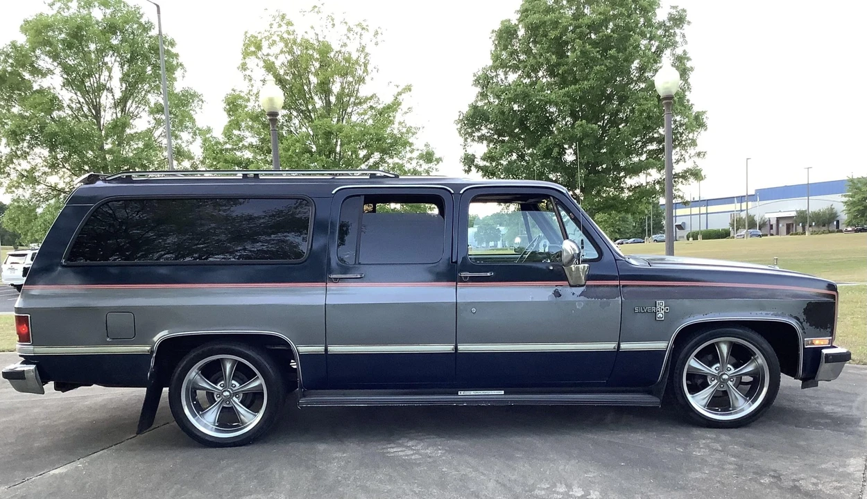 1986 Chevrolet Suburban 7th Gen - Image 24 of 31