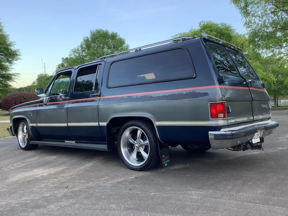 1986 Chevrolet Suburban 7th Gen - Image 21 of 31