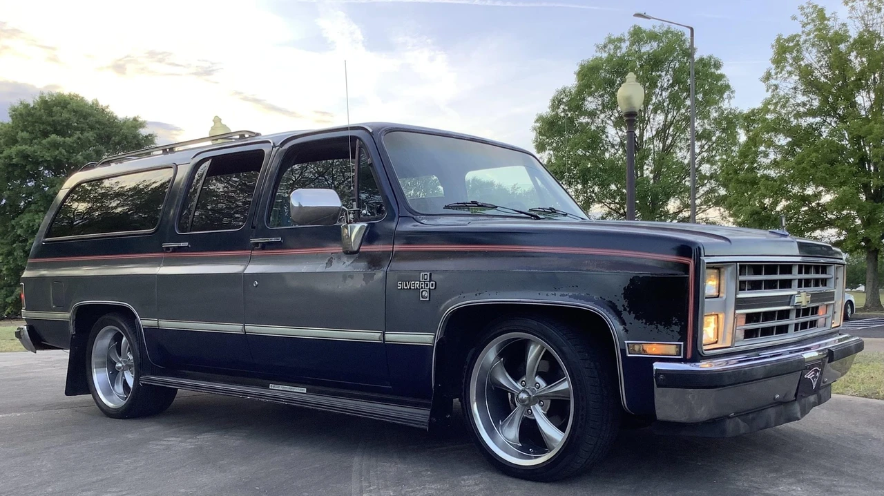 1986 Chevrolet Suburban 7th Gen - Image 25 of 31