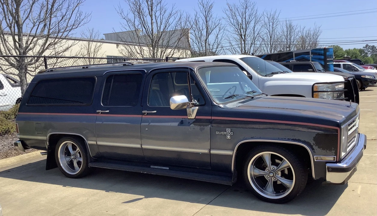 1986 Chevrolet Suburban 7th Gen - Image 11 of 31
