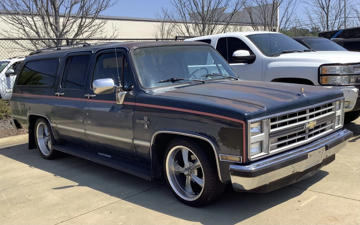 1986 Chevrolet Suburban 7th Gen - Image 17 of 31