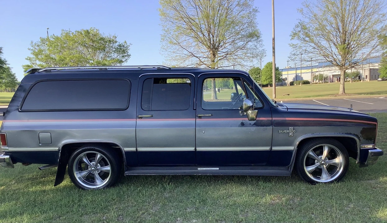 1986 Chevrolet Suburban 7th Gen - Image 9 of 31