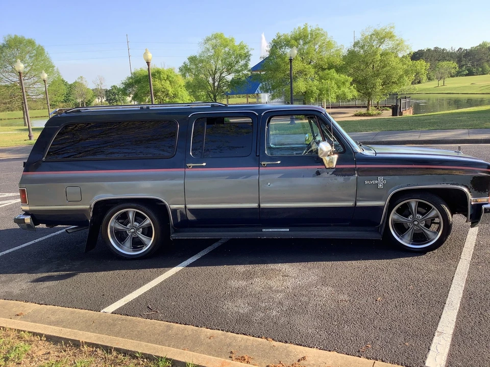 1986 Chevrolet Suburban 7th Gen - Image 10 of 31