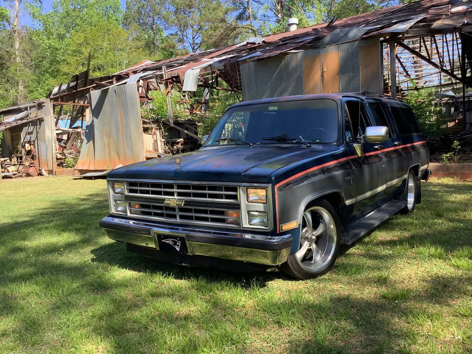 1986 Chevrolet Suburban 7th Gen - Image 2 of 31