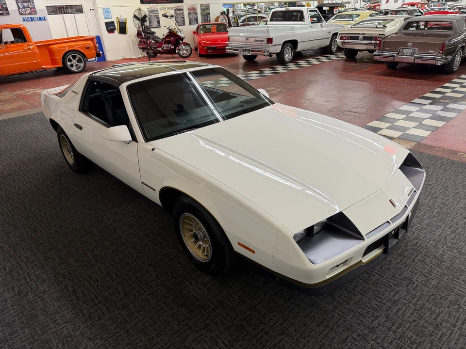 1986 Chevrolet Camaro - Image 10 of 31