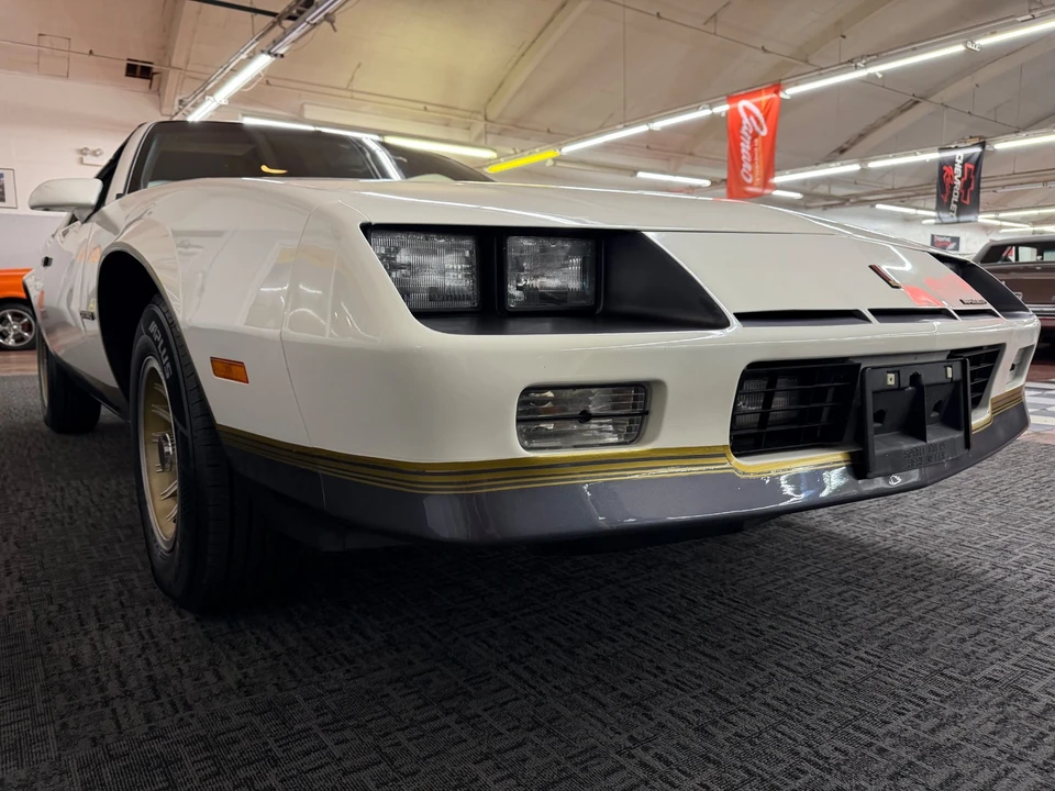 1986 Chevrolet Camaro - Image 8 of 31