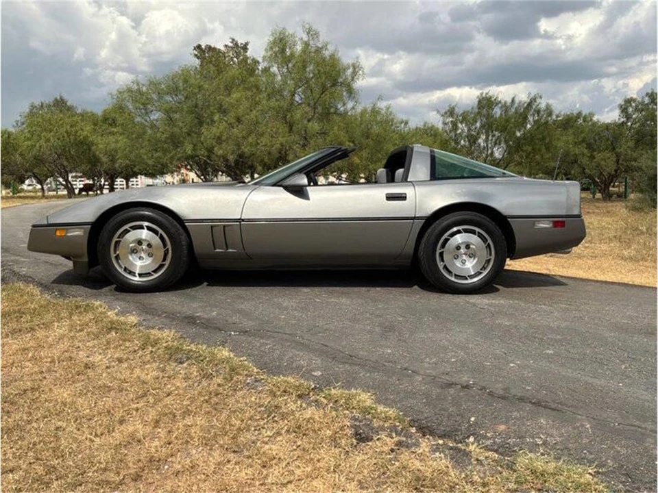 1986 Chevrolet Corvette C4 - Image 15 of 31