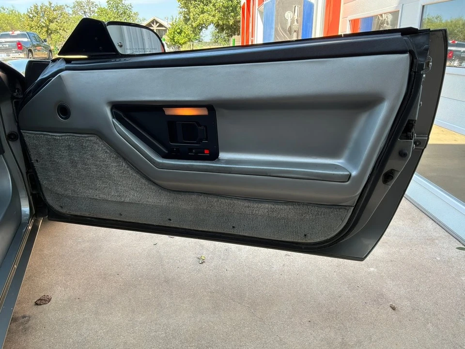 1986 Chevrolet Corvette C4 - Image 25 of 31