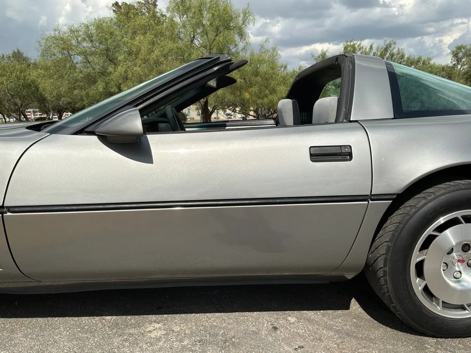 1986 Chevrolet Corvette C4 - Image 17 of 31