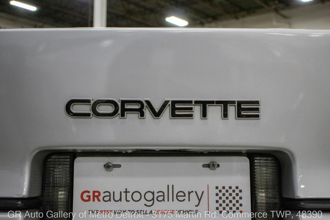 1986 Chevrolet Corvette C4 - Image 16 of 21