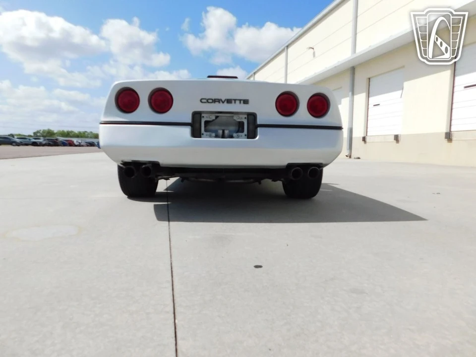 1986 Chevrolet Corvette C4 - Image 17 of 21